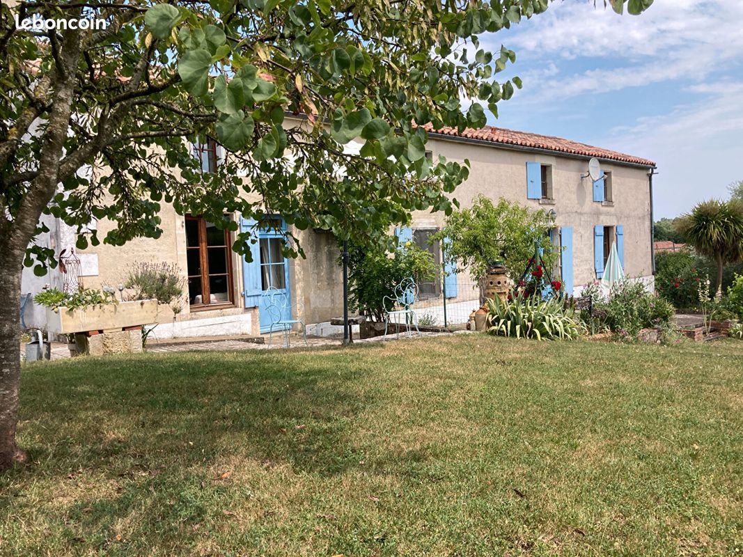 Maison 6 pièces 195 m² · à Saint-Hilaire-des-Loges · 195 m² · 300 000 €