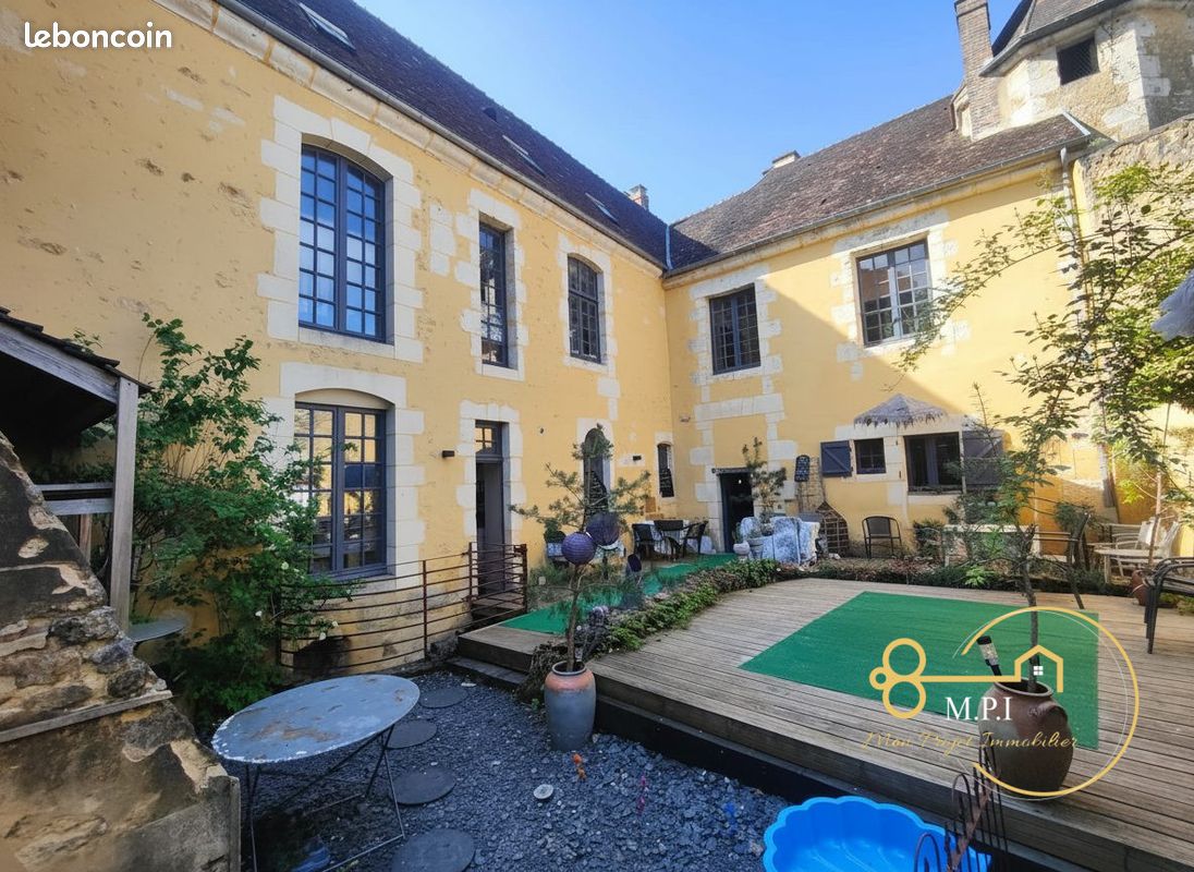 Maison 12 pièces 390 m² · à Mortagne-au-Perche · 390 m² · 787 500 €