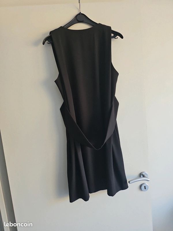 Robe Noire Cop Copine - Taille 40 - Longueur Genou - Très Bon état