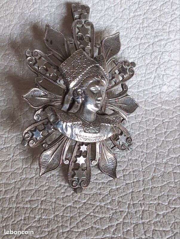 Superbe Broche Ancienne Argentée - La Petite Touche Rétro Pour Ton Look !