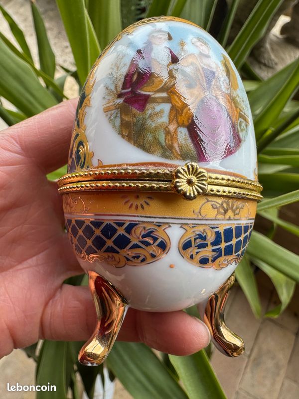 Boîte décorative en porcelaine et laiton – Esprit Fabergé (image 1)
