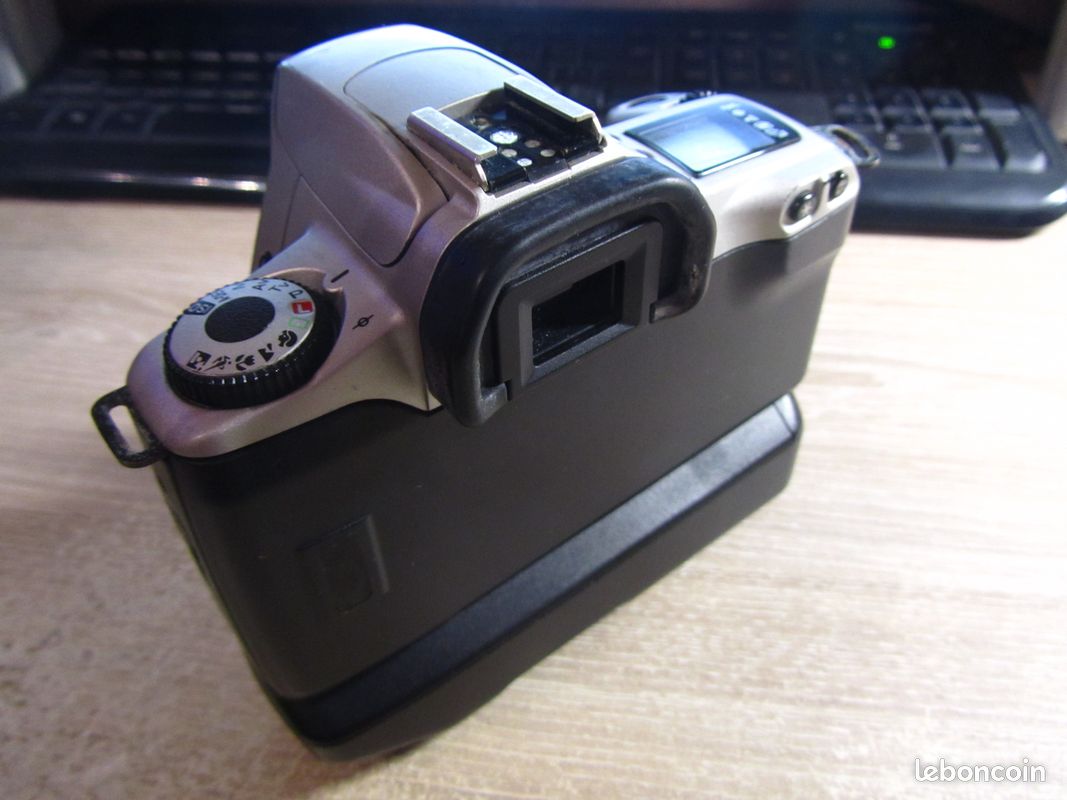 Appareil Photo Argentique Canon EOS 300 - Format 35 Mm Avec Battery Pack BP-200 - Occasion Fonctionnel