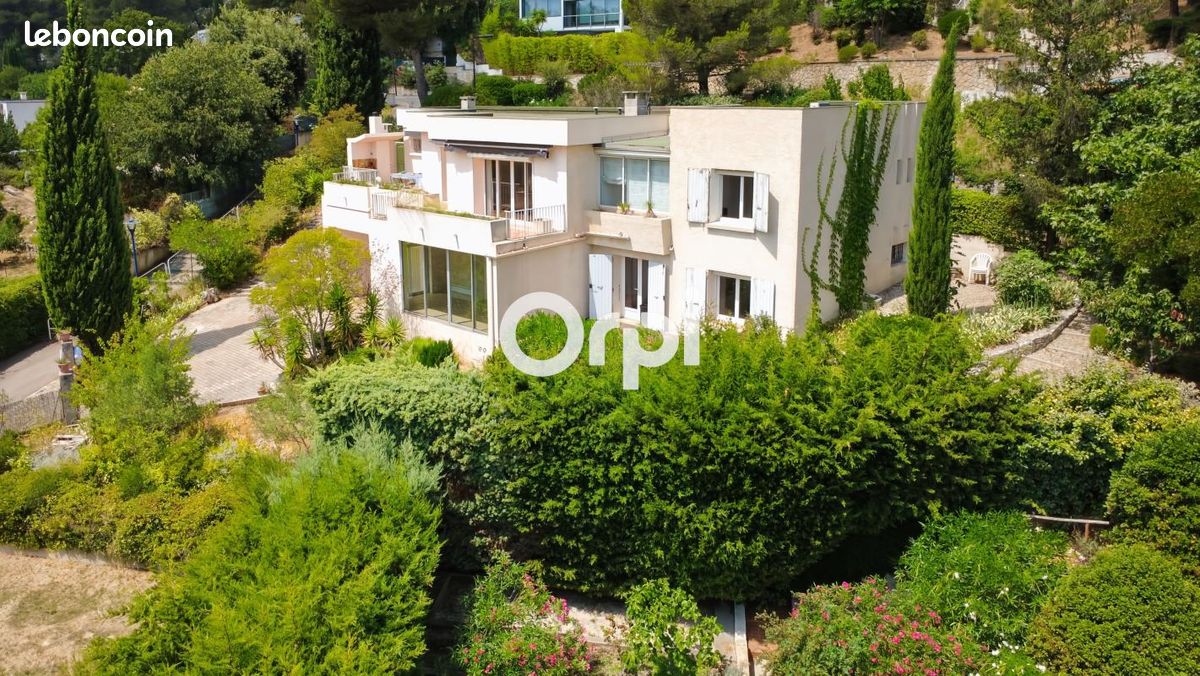 Maison 7 pièces 228 m² · à Carnoux-en-Provence · 228 m² · 780 000 €