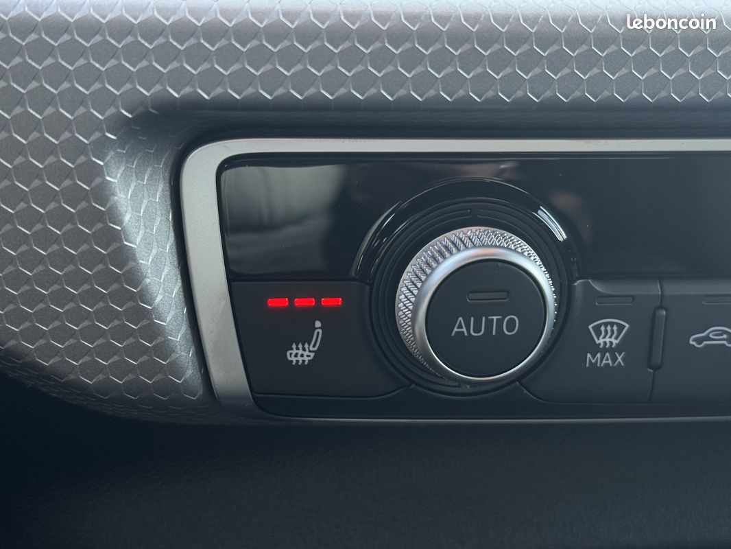 AUDI A1 Sportback 30 TFSI 116 ch S tronic 7 S Line (image 4)