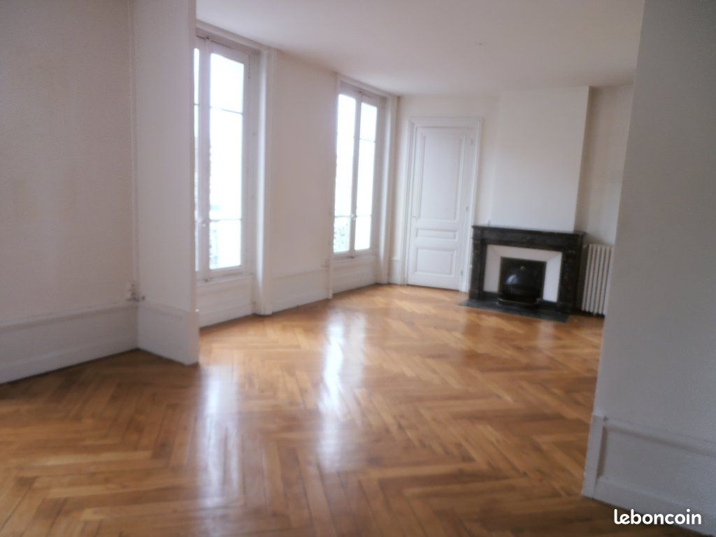 Appartement 3 pièces 99 m² · à Saint-Étienne · 99 m² · 690 €/mois