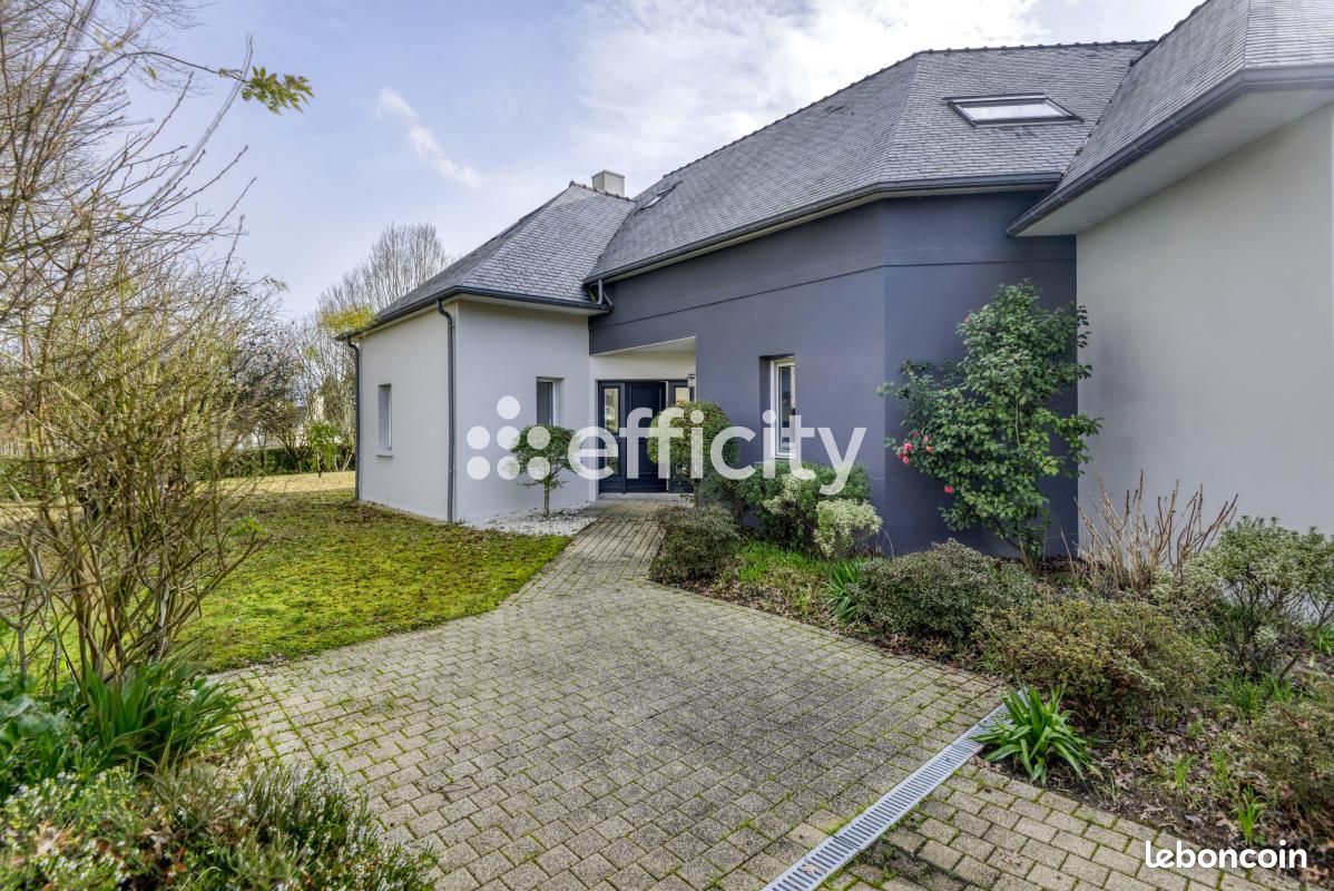 Maison 9 pièces 255 m² · à Carquefou · 255 m² · 774 000 €