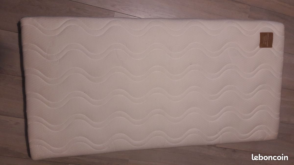 A vendre matelas lit bébé matière naturelle 60X120cm (image 1)