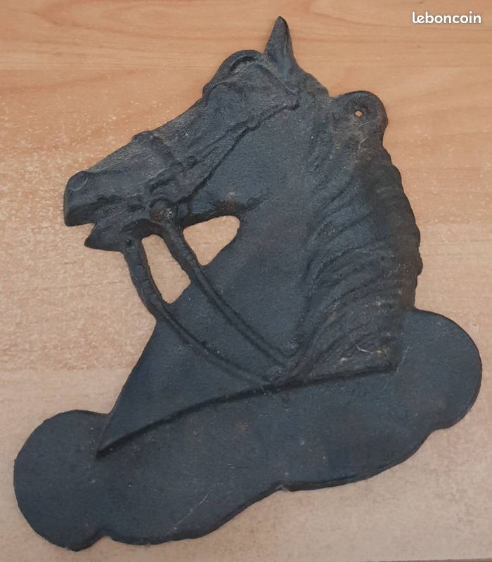 Tete de cheval en fonte (image 1)