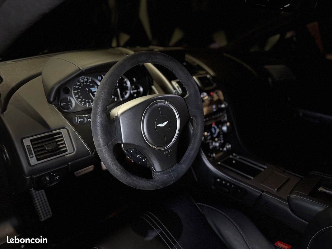 Aston Martin V8 Vantage S Sportshift II V8 4.7 436 CH BVA7 Cuir Clim Auto GPS Pack Carbonne Volant Alcantara 2012 (image 6)