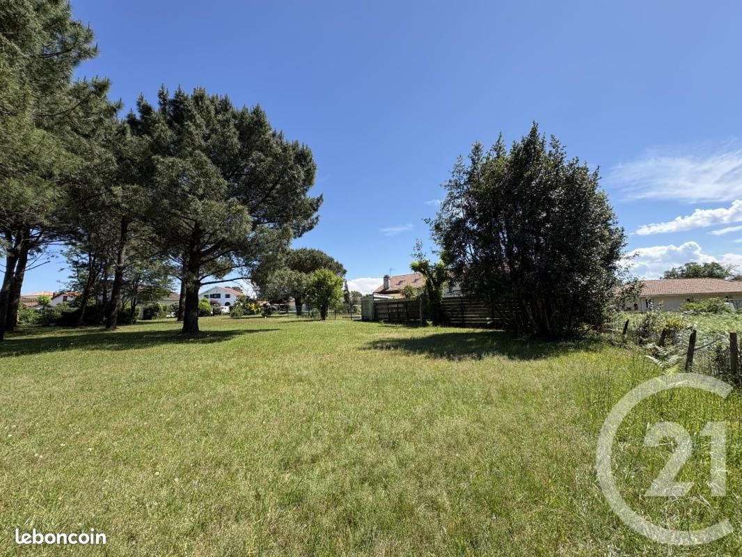 Terrain 738 m² · à Ondres · 275 000 €