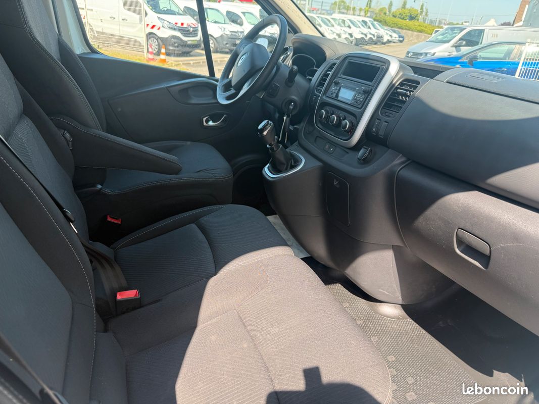 Renault trafic dci grand confort l1h1 12491ht avec attelage (image 5)