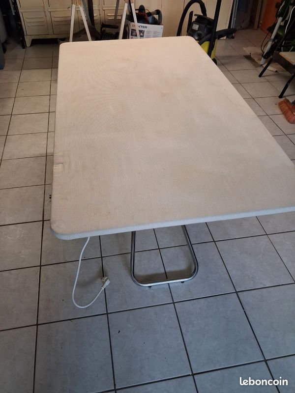 Table de travail de couturière (image 1)