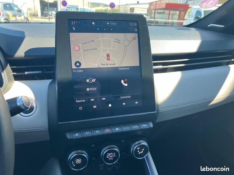 Renault Clio 1.6 E-Tech 140ch Initiale Paris -21 (image 16)