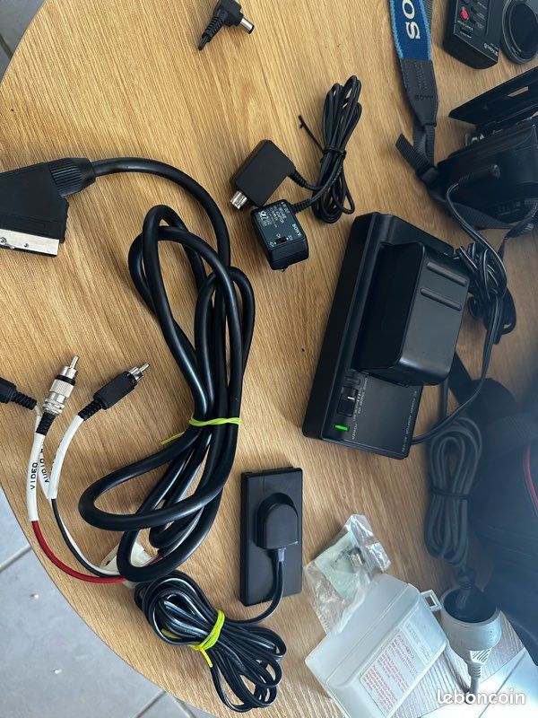 Sony Handycam Video 8 CCD-F550E + accessoires – Vintage (image 6)