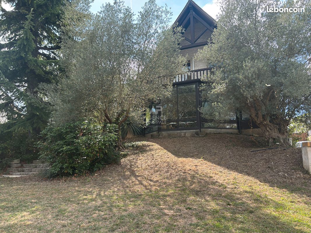 Maison 8 pièces 196 m² · à Saint-Ouen-l'Aumône · 196 m² · 519 000 €