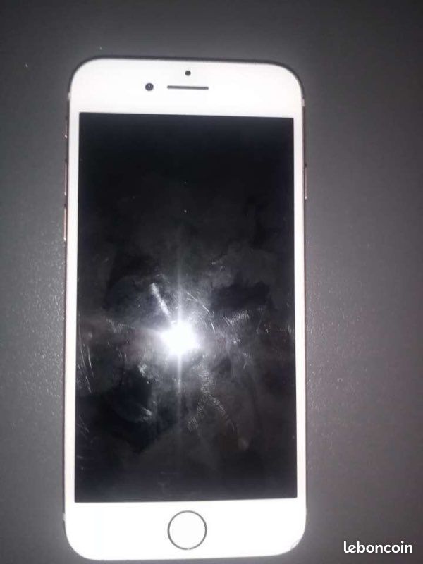 Marque : iPhone 8 a vendre pour 200 avec les accessoires (image 1)