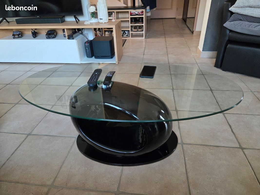 Table basse contemporaine (image 1)