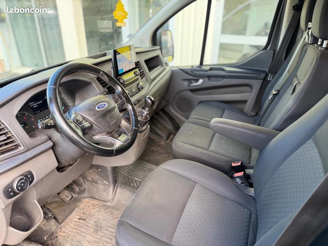 Ford Transit Custom Vu FOURGON 280 2.0 ECOBLUE 130 cv CAMERA DE RECUL - ATTELAGE - CLIMATISATION (image 8)