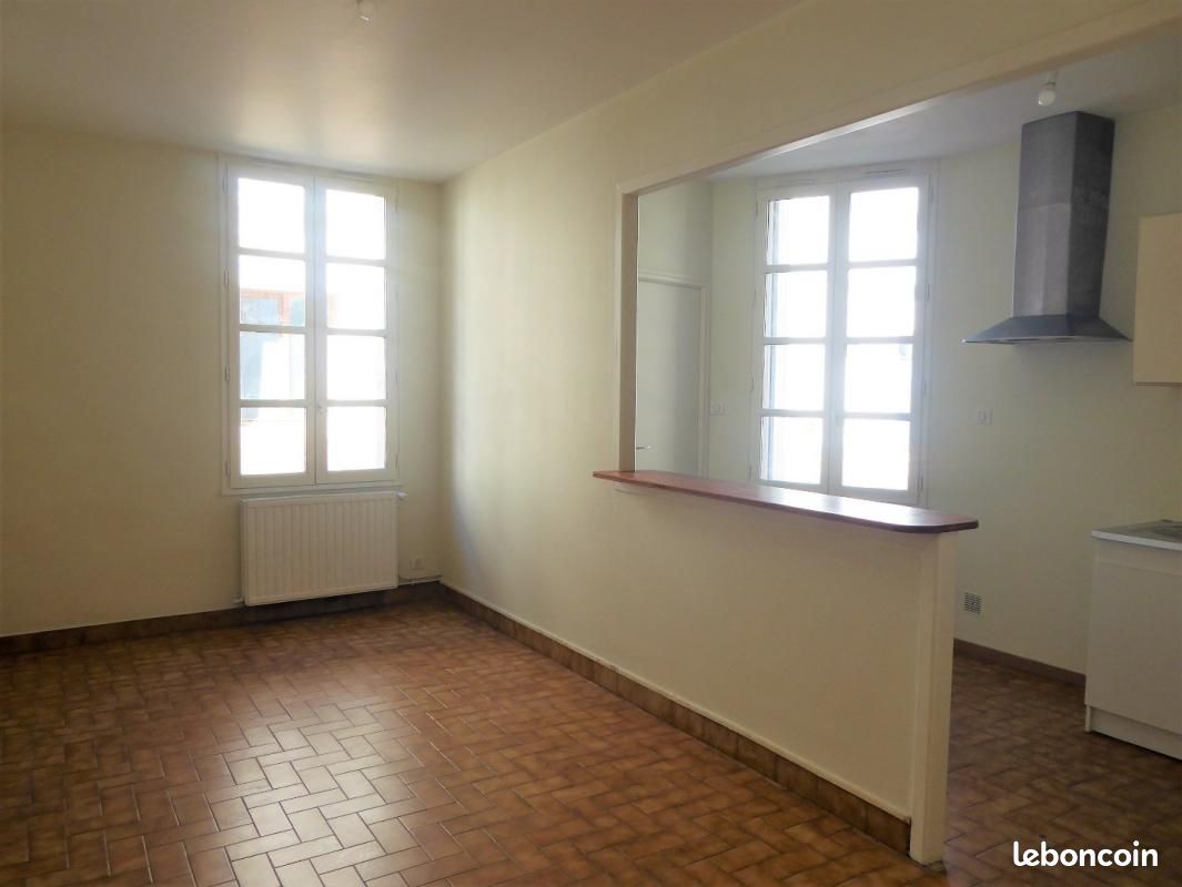 Appartement 3 pièces 70 m² - Hiersac 16290 (image principale 0)