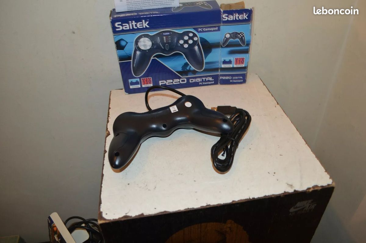 Manette Saitek P220 Digital Gamepad Pour PC – Noire, Avec Boîte Et Notice