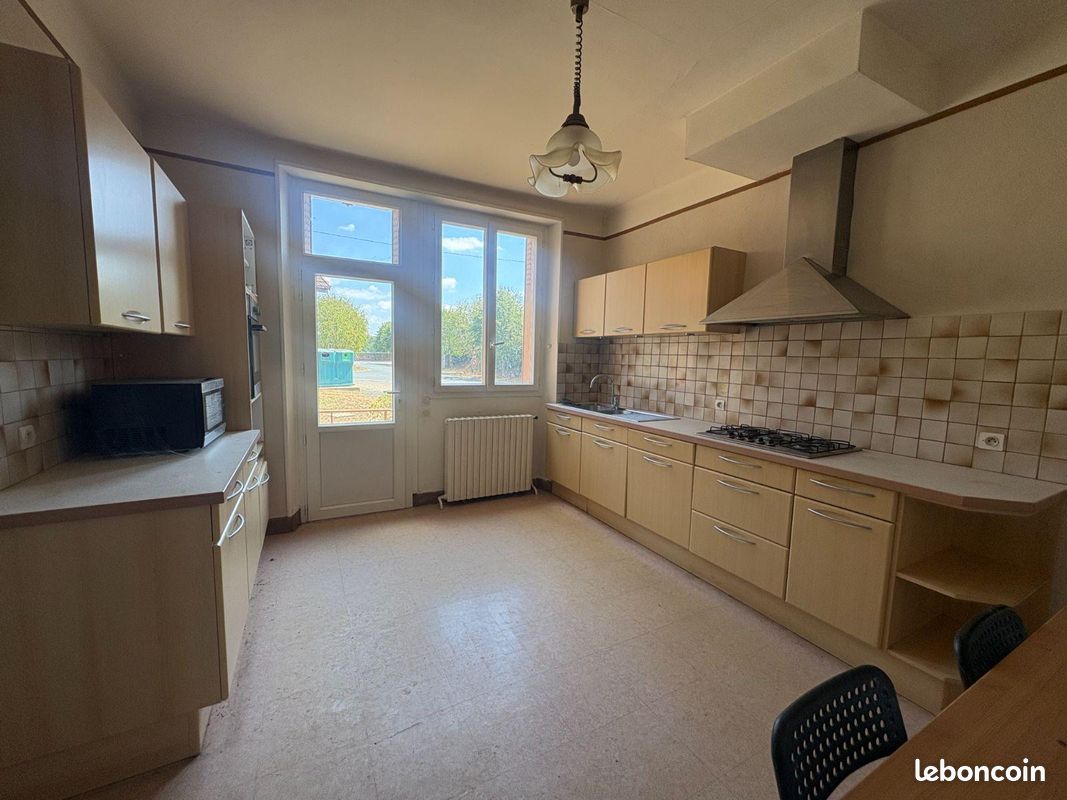 Maison 5 pièces 150 m² · à Saint-Benoît-du-Sault · 150 m² · 110 000 €