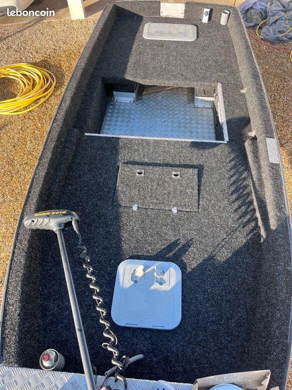 Arcoa 435 bass boat (image 3)