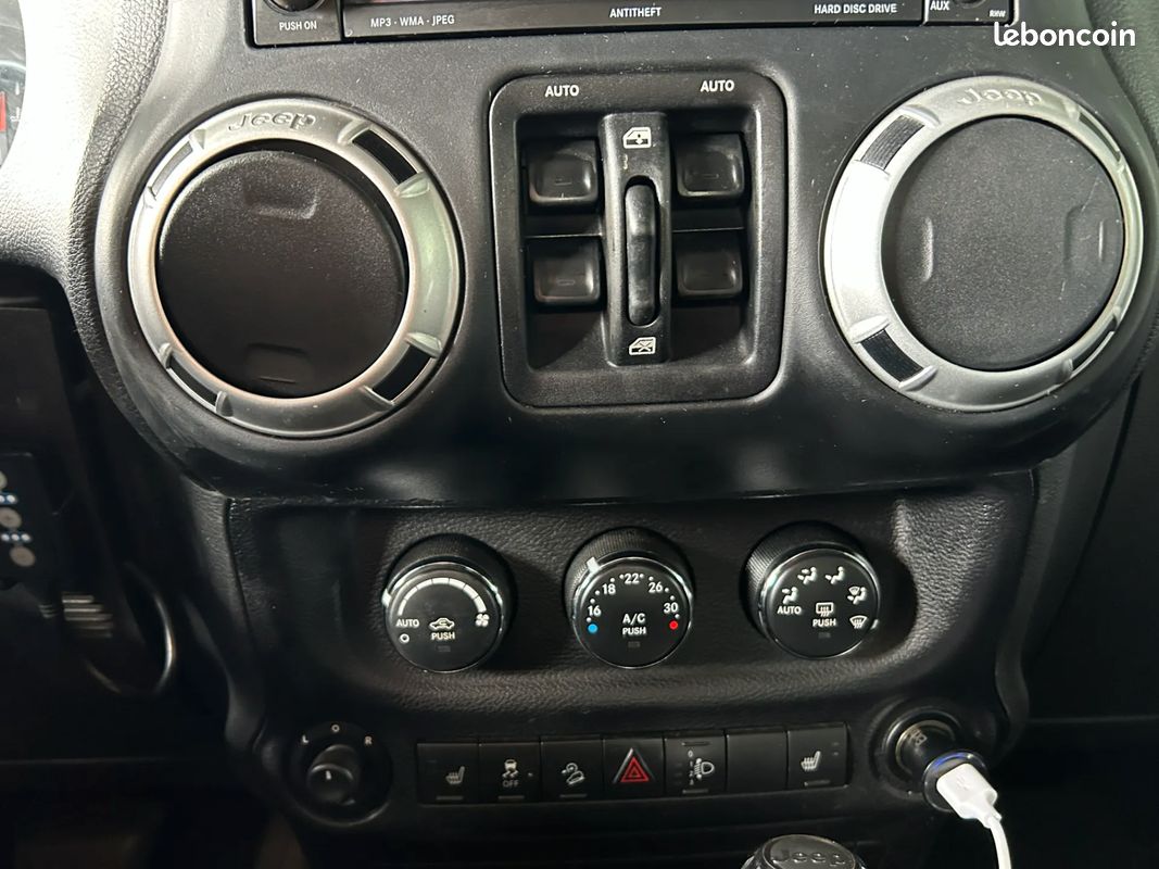 JEEP Wrangler 2.8 D 200ch Sahara - 2014 - 134 500 km - Boîte auto - GARANTIE 6 MOIS (image 16)