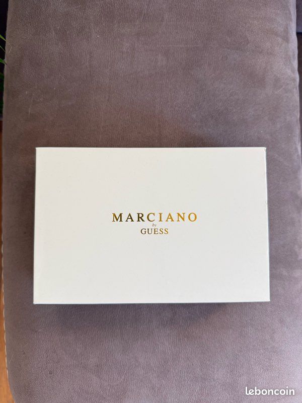 Pochette marciano by Guess (image 3)