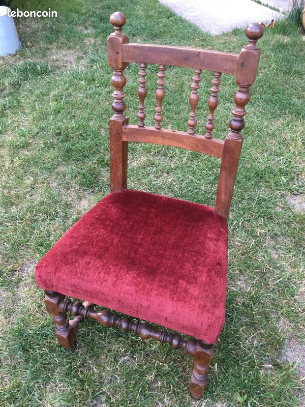 Chaise ancienne Louis XIII chevillée velours rouge (image 2)