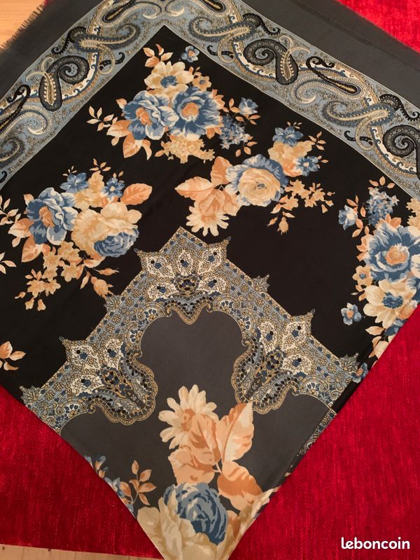 Foulard Carré 115 X 115 Cm - Multicouleur, Occasion En Très Bon état - Département Femme