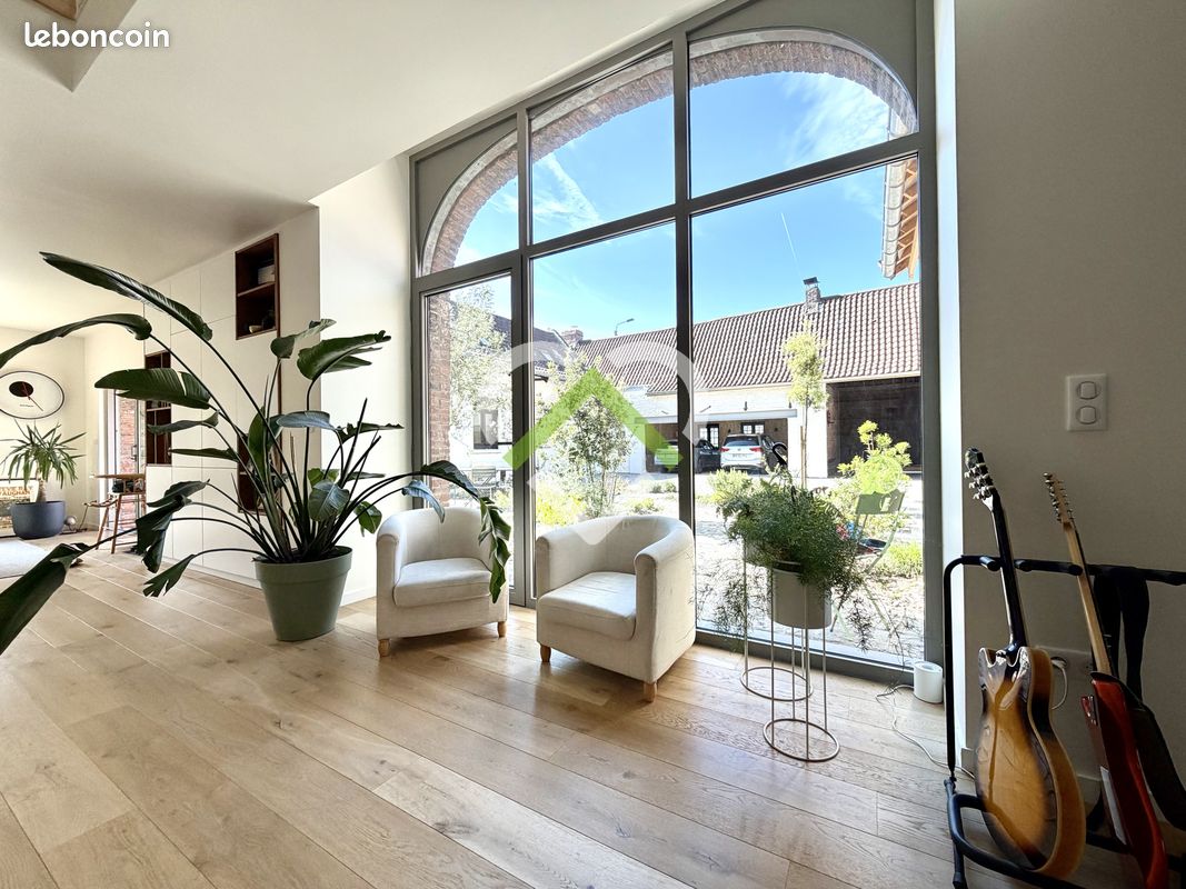 Maison 14 pièces 350 m² · à Villeneuve-d'Ascq · 350 m² · 979 000 €