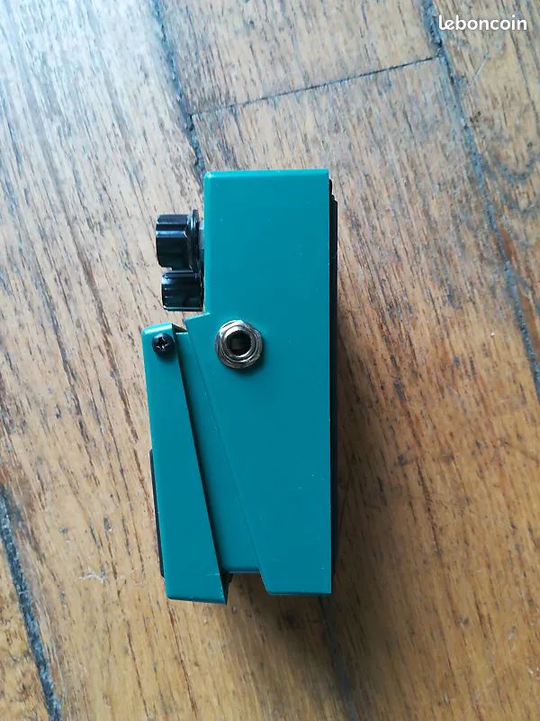 Boss TR-2 Tremolo (Silver Label) 1997 - Present - Green (image 6)