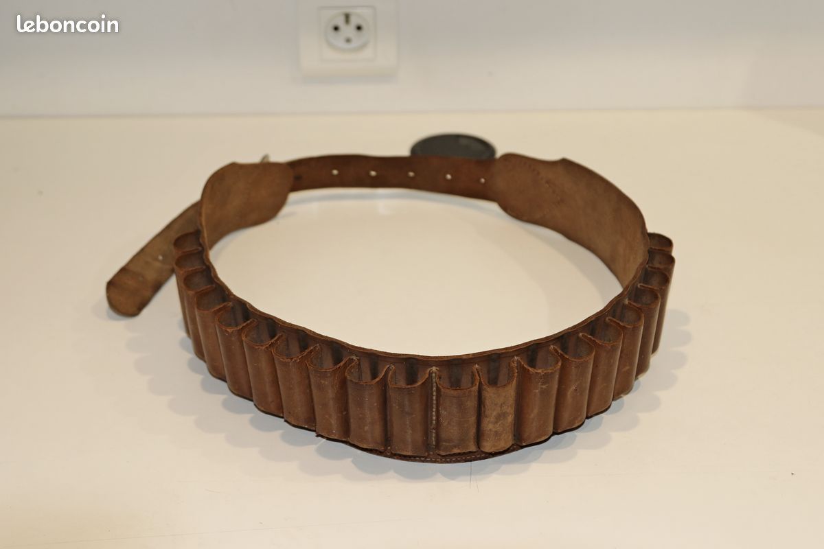 Cartouchière En Cuir Pour Chasse – Vintage Et Robuste