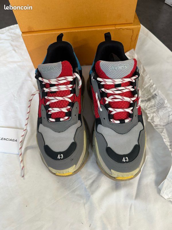BALENCIAGA Triple S (image 11)