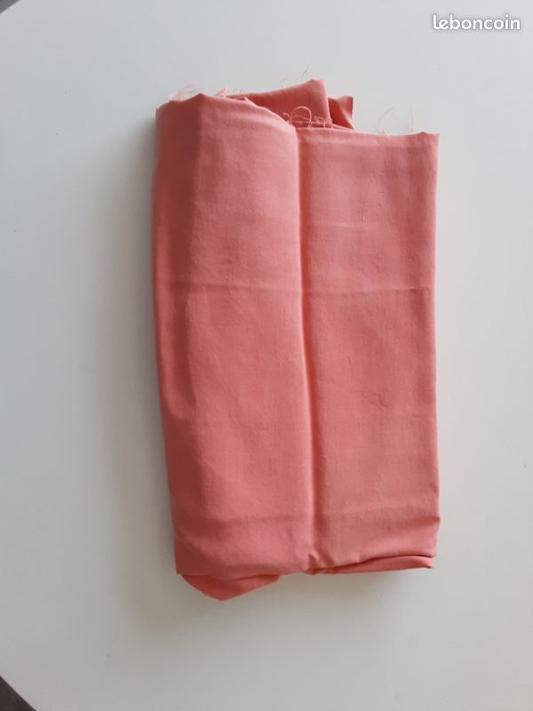 Coupon de tissu en soie (image 1)