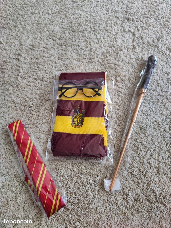 Déguisement Harry Potter 8 ans avec les accessoires (image 2)