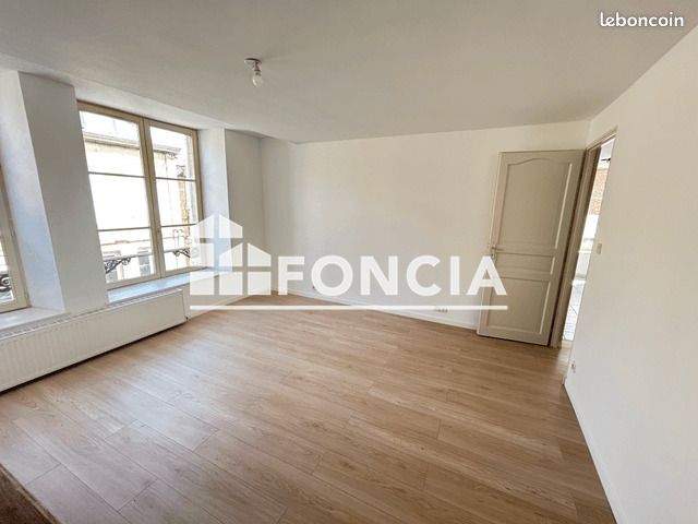 Appartement 5 pièces 118 m² · à Charleville-Mézières · 118 m² · 750 €