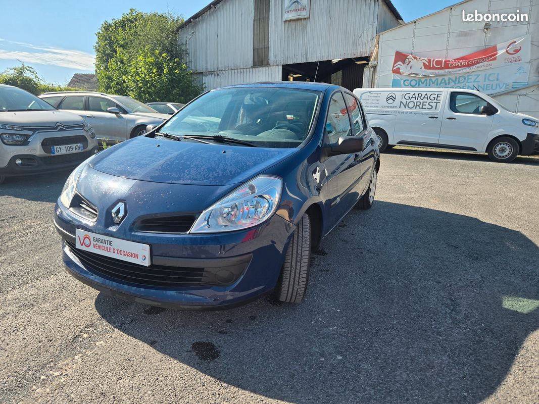 Renault clio 1er main seulement 42500km (image 1)