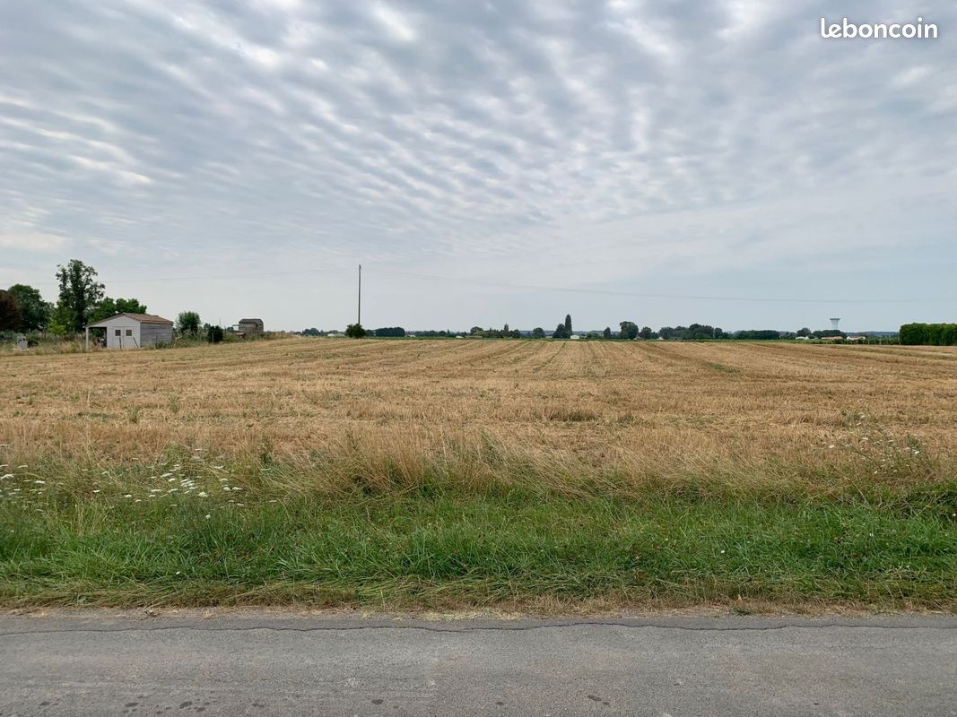 Terrain à bâtir de 1000 m2 au prix de 20000 à MIGRON (17) · 20 000 €