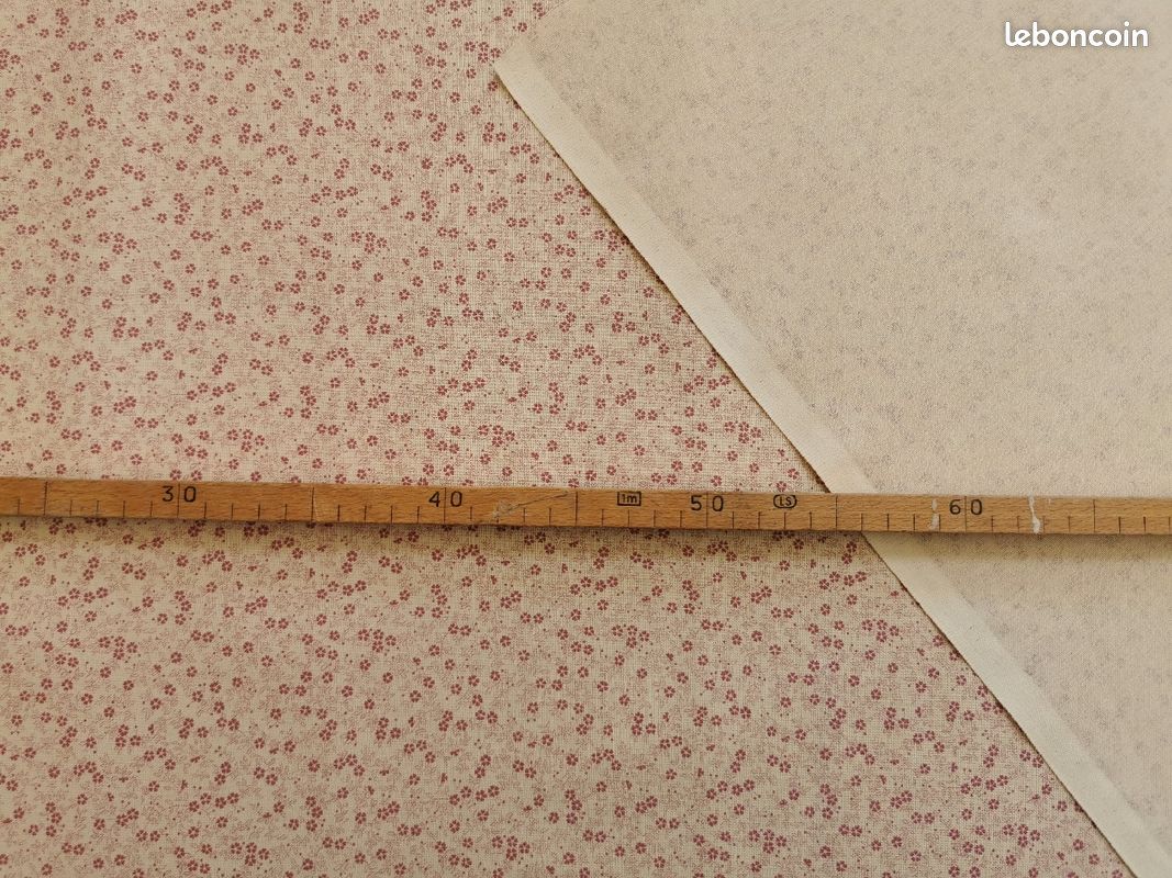 Tissu fleuri crème lilas (image 3)