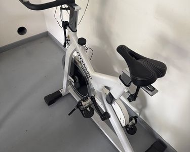 Vélo d'appartement spinning avec résistance Sport Plein air
