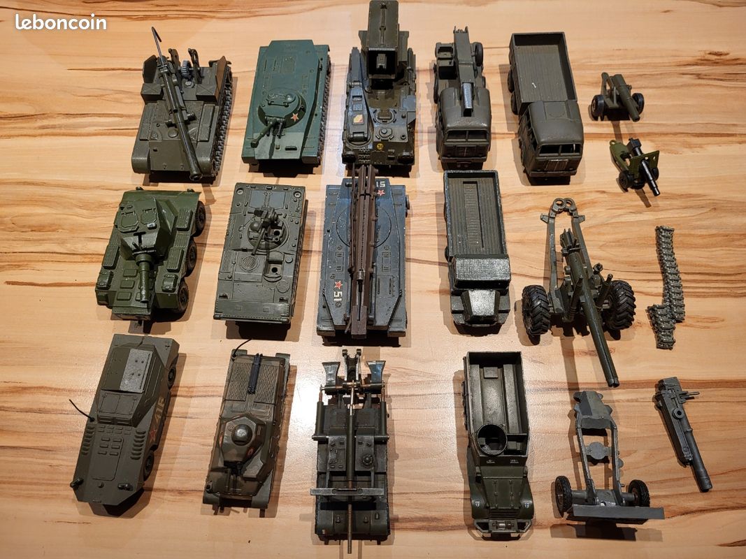 Lot De Véhicules Militaires Miniatures - Dinky Toys Et Solido - Échelle 1:43