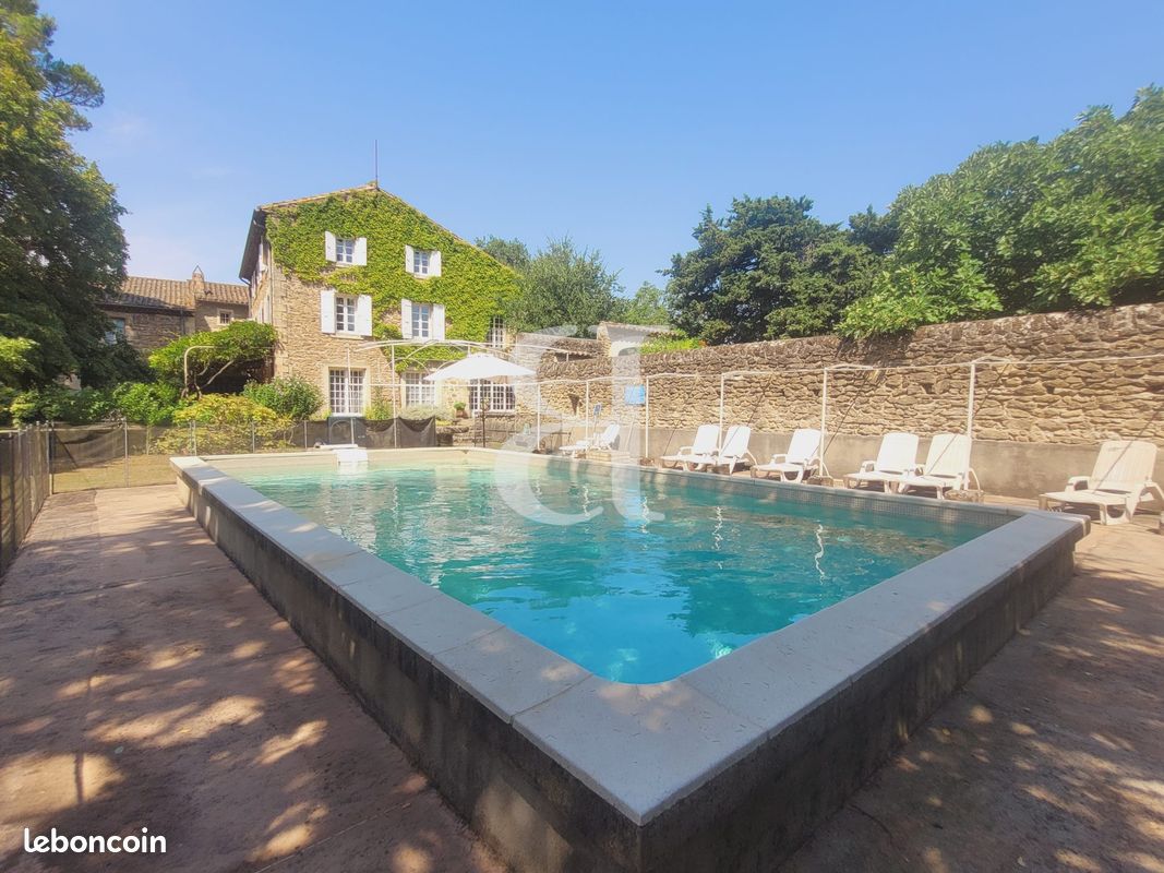 Maison 15 pièces 411 m² · à Grignan · 411 m² · 810 000 €