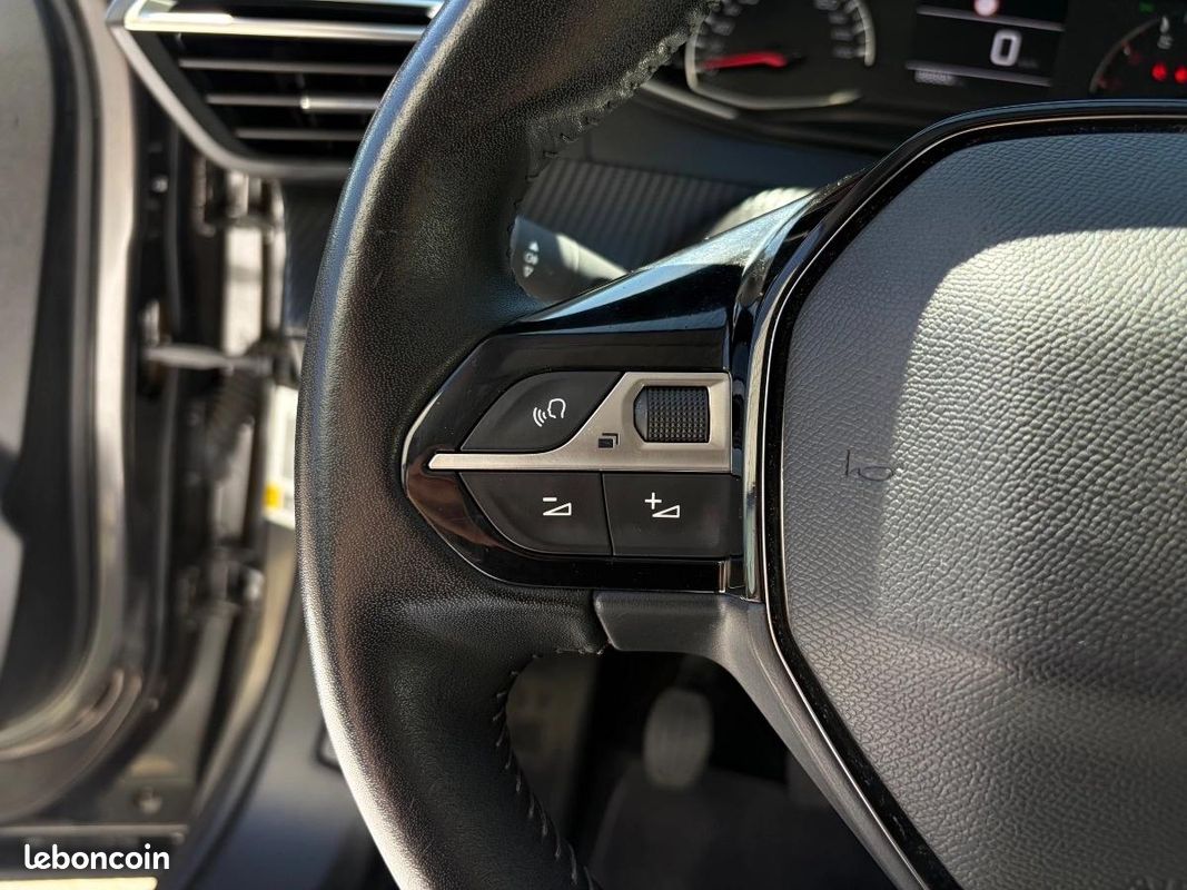 Peugeot 2008 ACTIVE PACK PHASE II 1.2 PURETECH 100 CV/CARPLAY/PREMIERE MAIN/GARANTIE 3 MOIS (image 23)