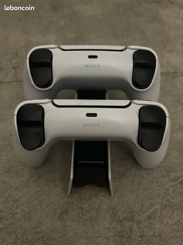 PS5 Standard + 2 manettes + station de recharge + 11 jeux PS4/5 (image 11)