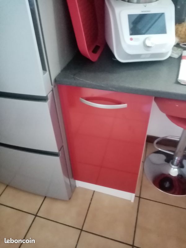 Element cuisine rouge (image 1)