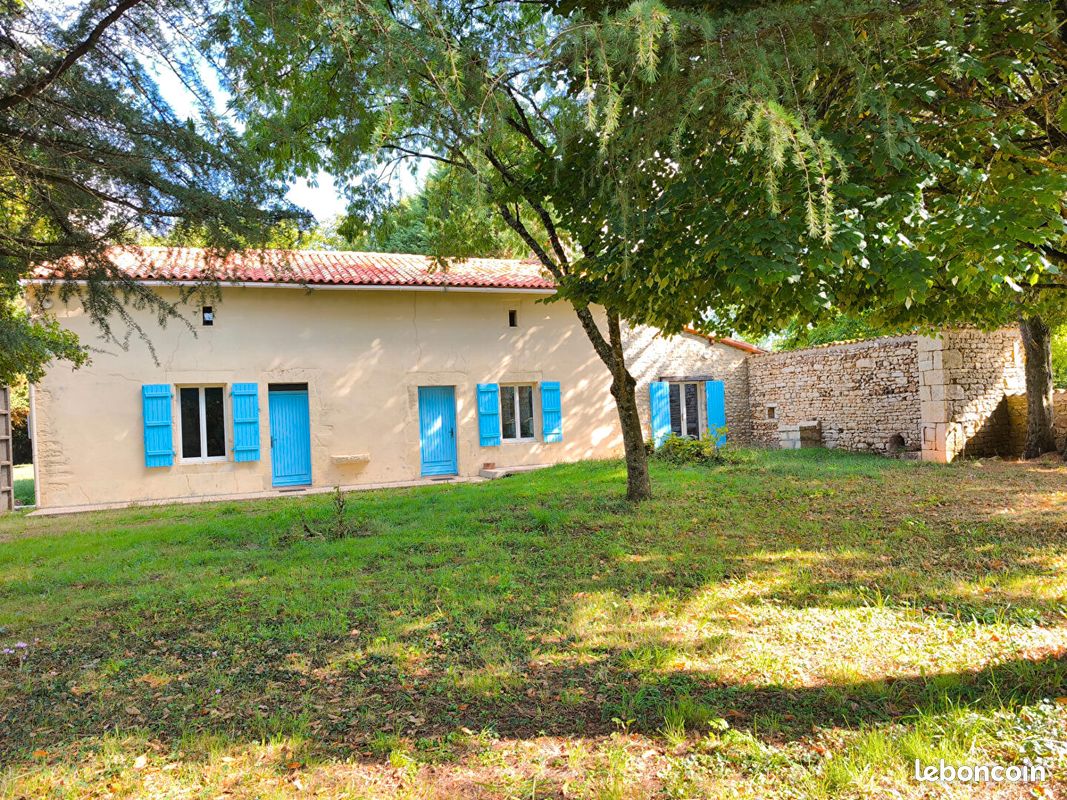 Maison 5 pièces 153 m² · à Brux · 153 m² · 161 000 €