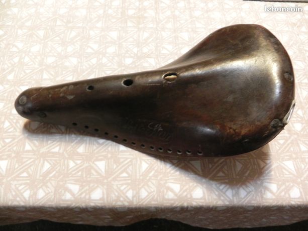 Selle White Star en cuir avec potence – années 1930–1940