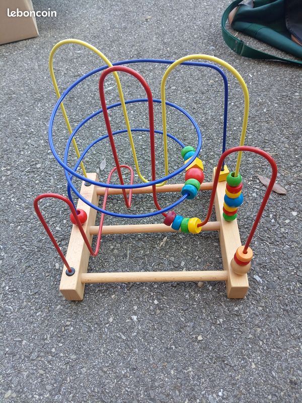 Jeu de motricité - circuit en bois avec boules (image 1)
