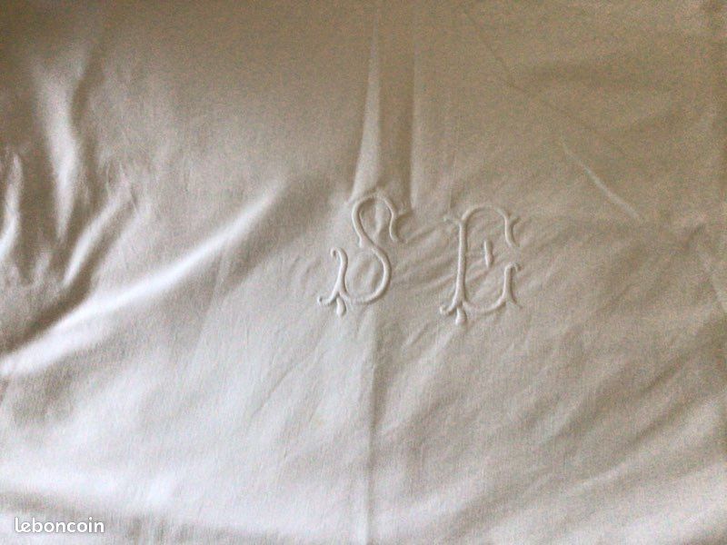 Draps anciens blancs, brodés avec monogramme S E (image 1)